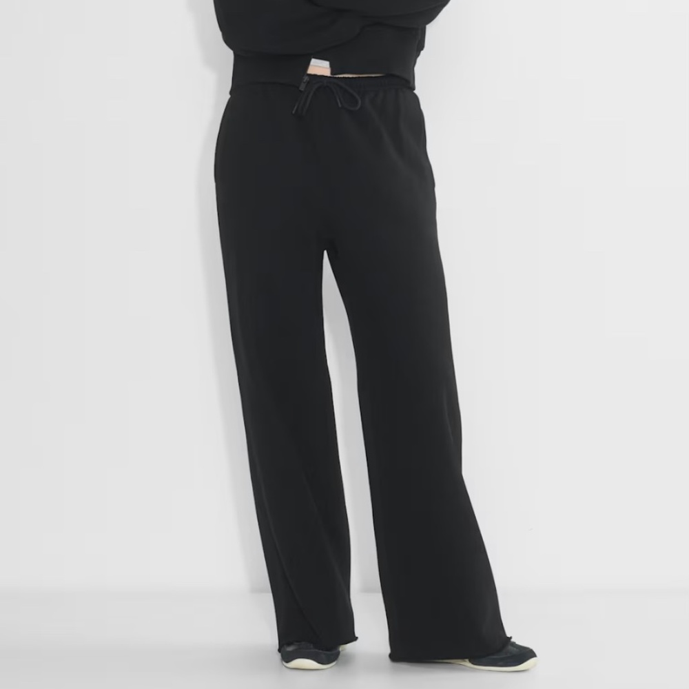 Aritzia Cozy Sweatfleece Mega Flutter Sweatpants Size XSmall in Burgundy